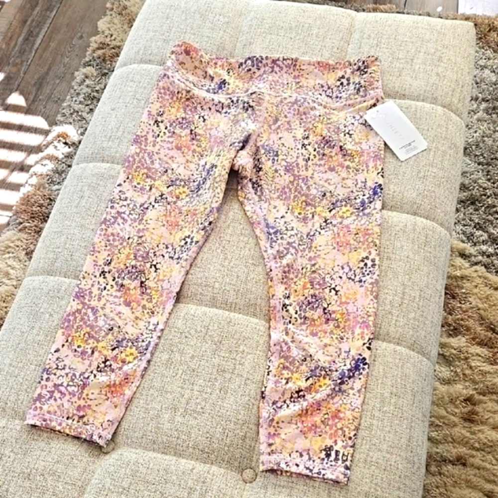 NWT Athleta Train Logo 7/8 Tight
